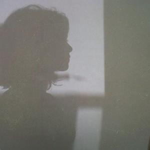 还没跟你牵着手