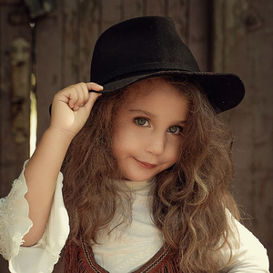 Девочка искра!