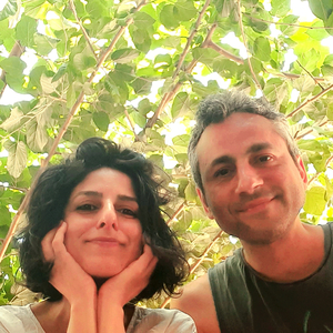 Evlerinin önü yonca