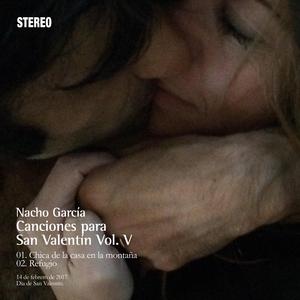 Chica de la casa en la montaña