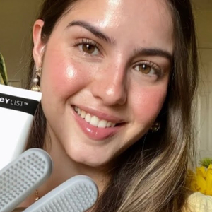 Aplicando Limpiador Facial De Avena