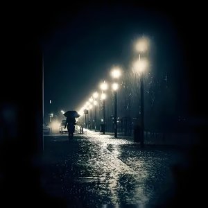 一个努力爱自己的女孩