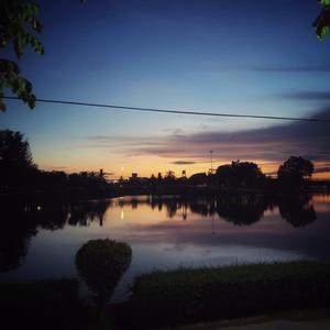 ไม่รู้ต้องทำอย่างไร (feat. OZEEKUAW)