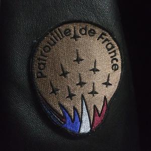 Sur l'épaule