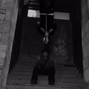 W€ LOV€ M (feat. Léoninho)