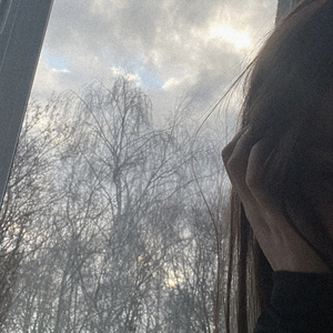 Позади