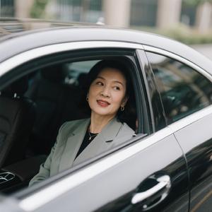 我开着大奔玉芬却下了车