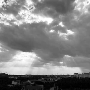 "你看 ,下雨了”