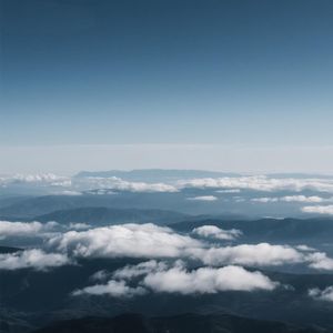 远望千里云自闲