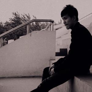 多想在平庸的生活拥抱你