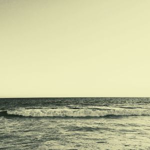 一尘不染平静的波浪印象数