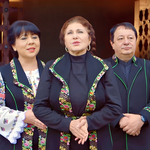 Noi Umblăm Și Colindăm