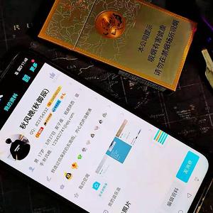 只在点烟时低头 伴奏