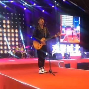 十字街口的月光-王坤