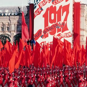 同志们，勇敢地前进