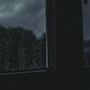 Mưa giông giăng lối em về