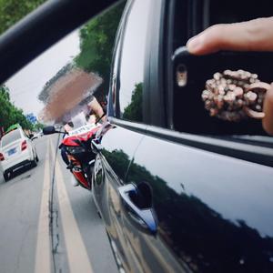 多想在平庸的生活拥抱你