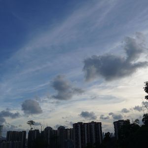 黎明，雷鸣