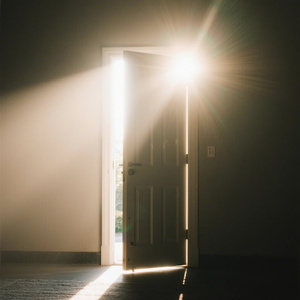 《走向光的门》