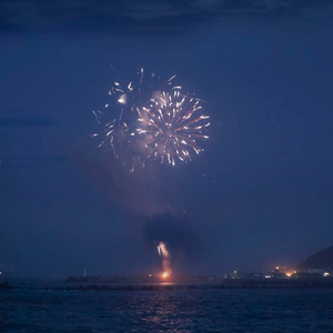 当你握着我的手 我拥有一整个宇宙