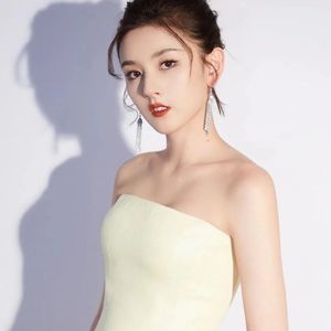 老院搭起藤萝架