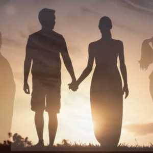 যে কখনো ছেড়ে যাবেনা