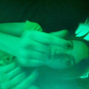 ion paint my nailss, but i keep a tech