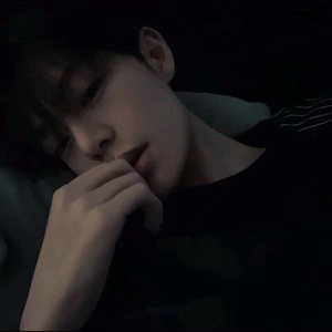 将泪水藏进雨里