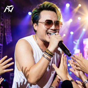 ក្បែរសង្សារថ្មីមិនដូចក្បែរសង្សារចាស់ (Live)