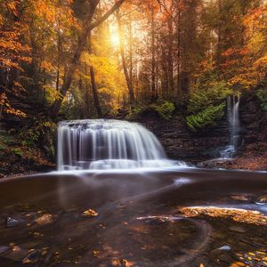 擦肩错失旧时旧梦