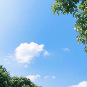 青山静谧云悠悠