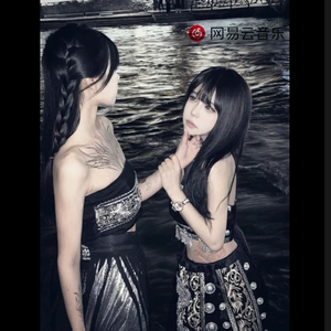 教堂的白鸽不会亲吻乌鸦