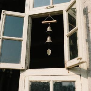 旧窗风铃