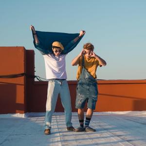 DETUVIÓ (feat. Tati)