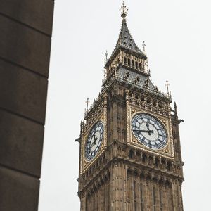 逃离春天的地铁