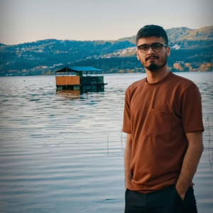 Dostum Bize Adam Lazım