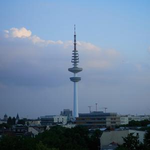 Ganz okay (feat. AERIC & The Looniest Toon)