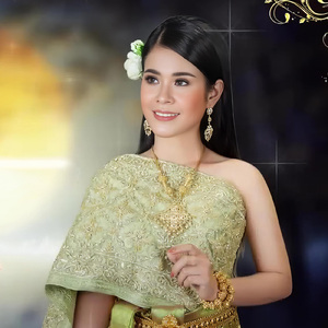 ខ្នេីយមន្តកន្ទេលមាស