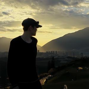 我在别人婚礼上见到你