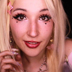 Super Tingly Lip Gloss & Licking