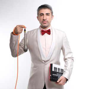 Cevizin Yaprağı Dal Arasında