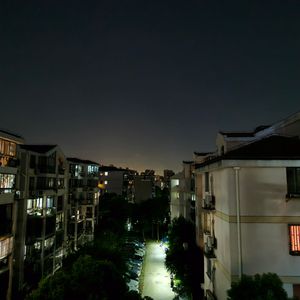 《山川等着离家游子归》