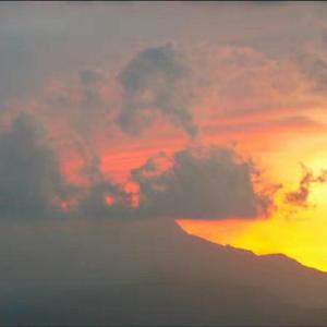 在太阳升起的时候想起你