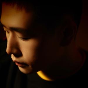 你为何总独自哭泣