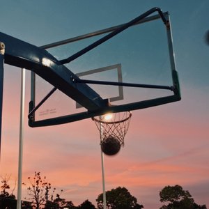 乌云转晴的那天电闪雷鸣