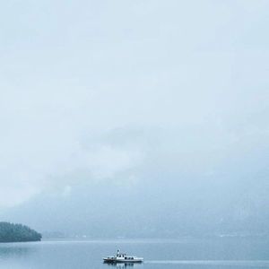 我承认我快乐，像个被宽恕的罪人