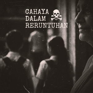 Cahaya Dalam Reruntuhan