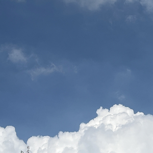 像一颗若即若离的彗星