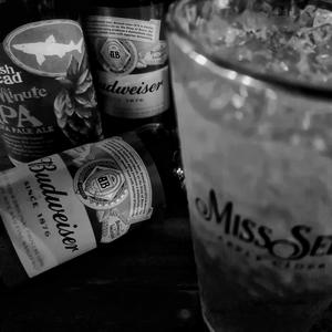 当我做了一个关于你的梦一觉睡到傍晚醒来时天已经黑了突然特别想你特别想告诉你其实我见你第一眼就喜欢你