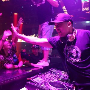 拍手 2019 4月 大旗 手机灯 左右 互动